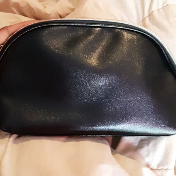 Victoria's secret - Picture 3 of 3